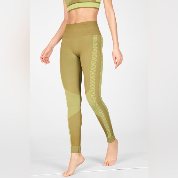 High Waisted Seamless Check Leggings Thyme Fabletics - Picture 3 of 4